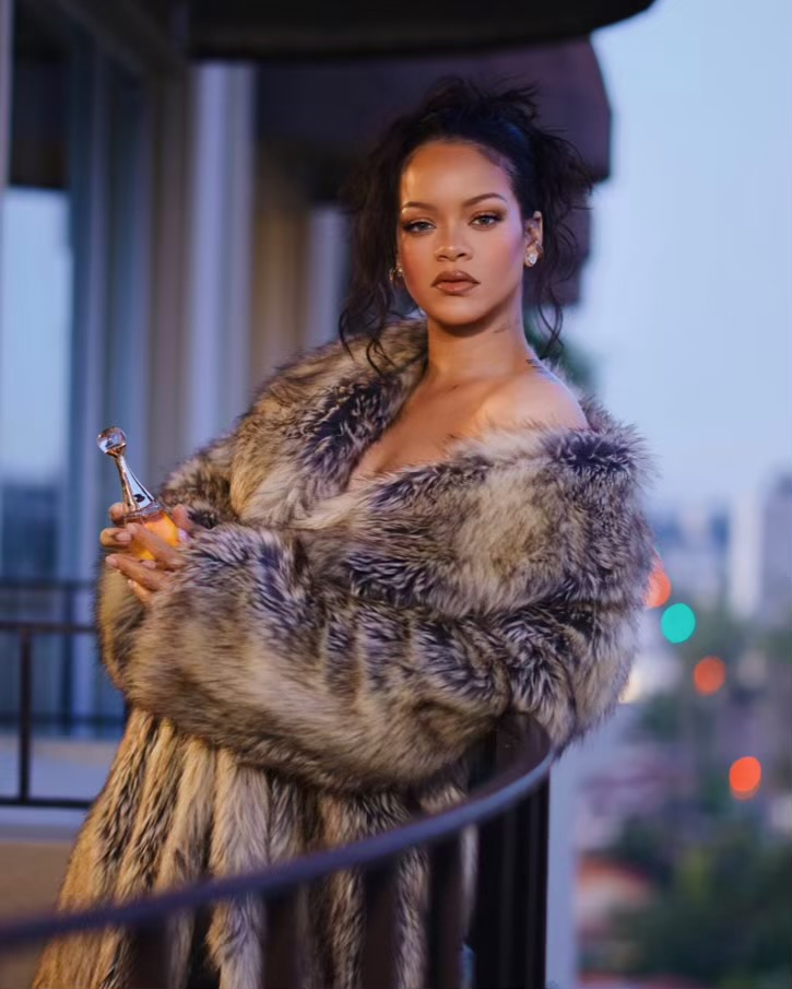 Rihanna Net Worth, Age, Songs, Instagram, Kids & Husband – Full Biography